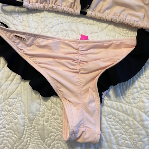 Gorgeous Victorias Secret bikini - Picture 3 of 6